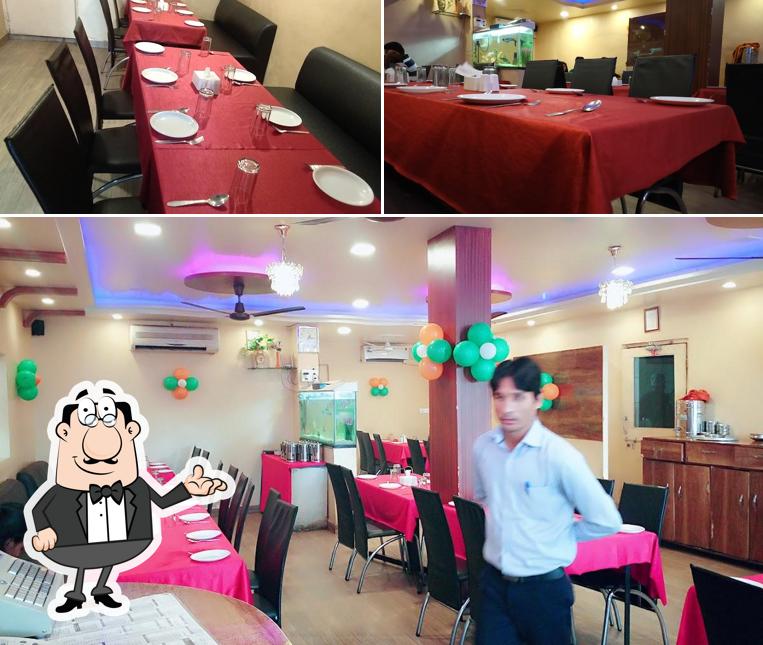 Check out how Uncle's Kitchen looks inside