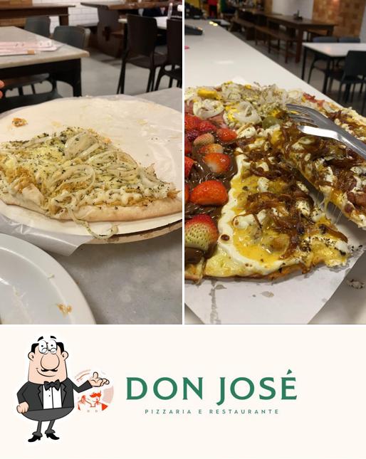 Sente em uma das mesas no Don José