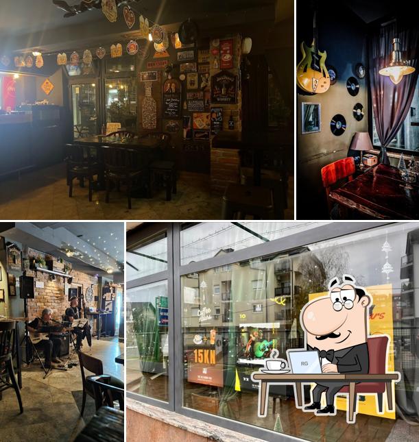 Siediti a un tavolo di The Old Monk - Pub