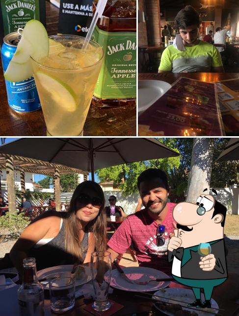 A balcão de bar e cerveja do restaurante