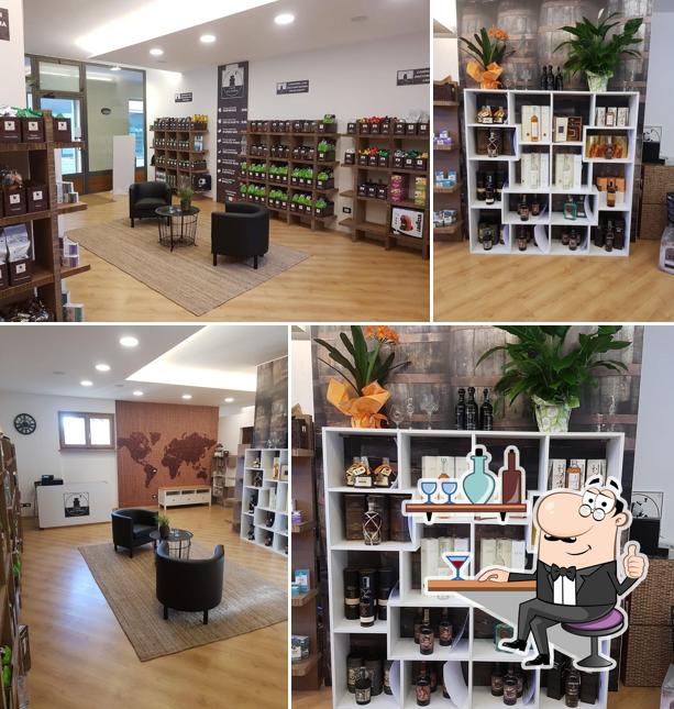 Gli interni di Caffè dal Mondo-VAR-Vetro a rendere Clusone