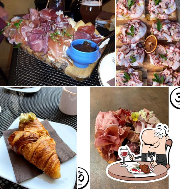 OM CAFFE' ALBA serve piatti di carne