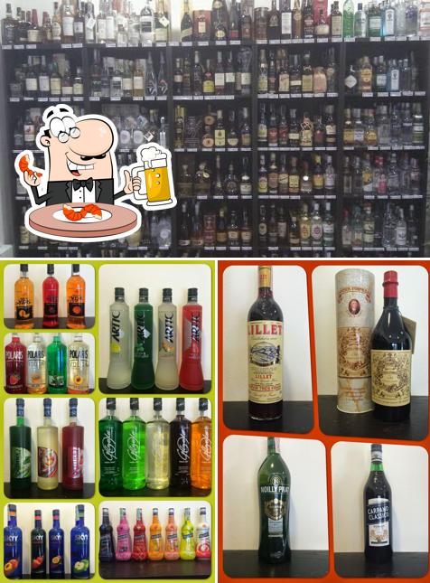 Puoi prenderti un rinfrescante bicchiere di birra chiara o scura