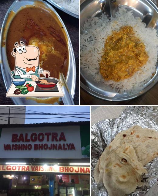 Chicken curry at Balgotra Vaishno Bhojnalya