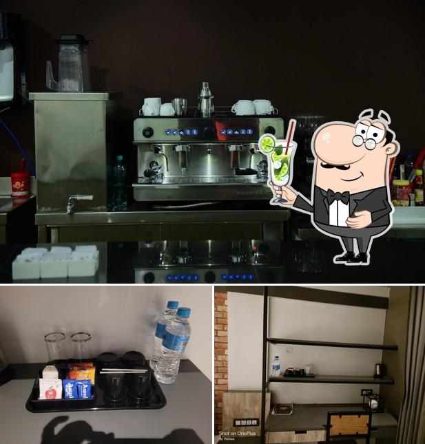 Enjoy a drink at Town House oak Kudro Destinn