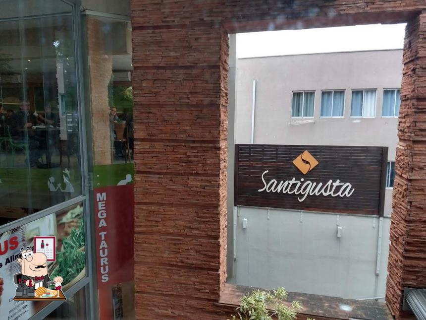 Experimente pratos de carne no Restaurante Santigusta Bacacheri