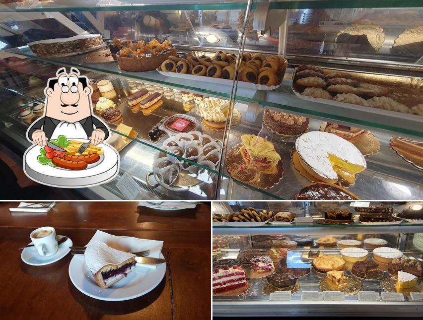 Platti al Antico Forno Flamini S.a.s. Pasticceria