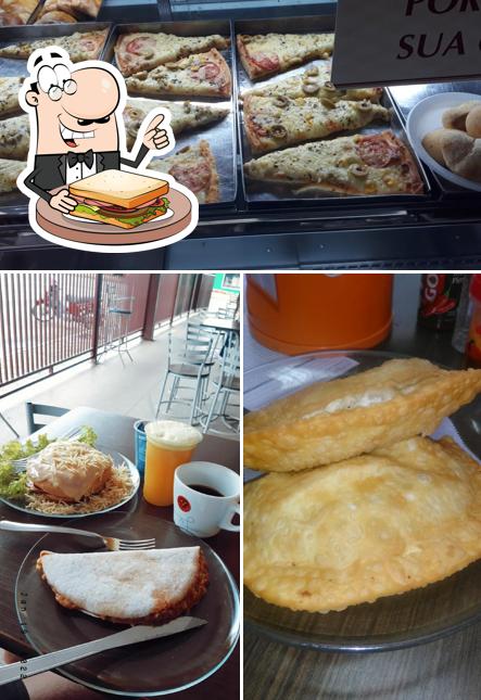 Coma um sanduíche no Ivan Lanches e Pastelaria