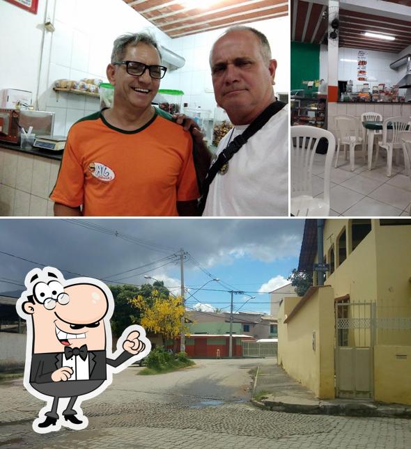 O Jk Lanches se destaca pelo interior e exterior