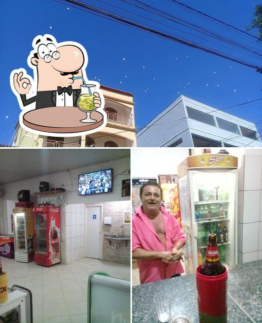 Entre diferentes coisas, bebida e exterior podem ser encontrados no Bar do Deco