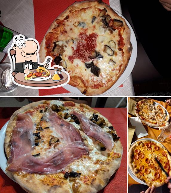A PIZZERIA LA TORRE, puoi ordinare una bella pizza