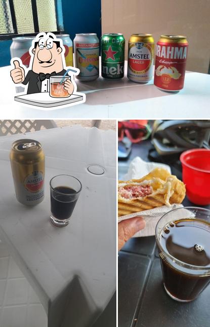 Confira a ilustração apresentando bebida e comida no Mercearia Campos Sare/ Bar Verde