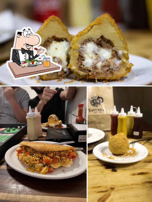 Platos en Taverna: Game & Café