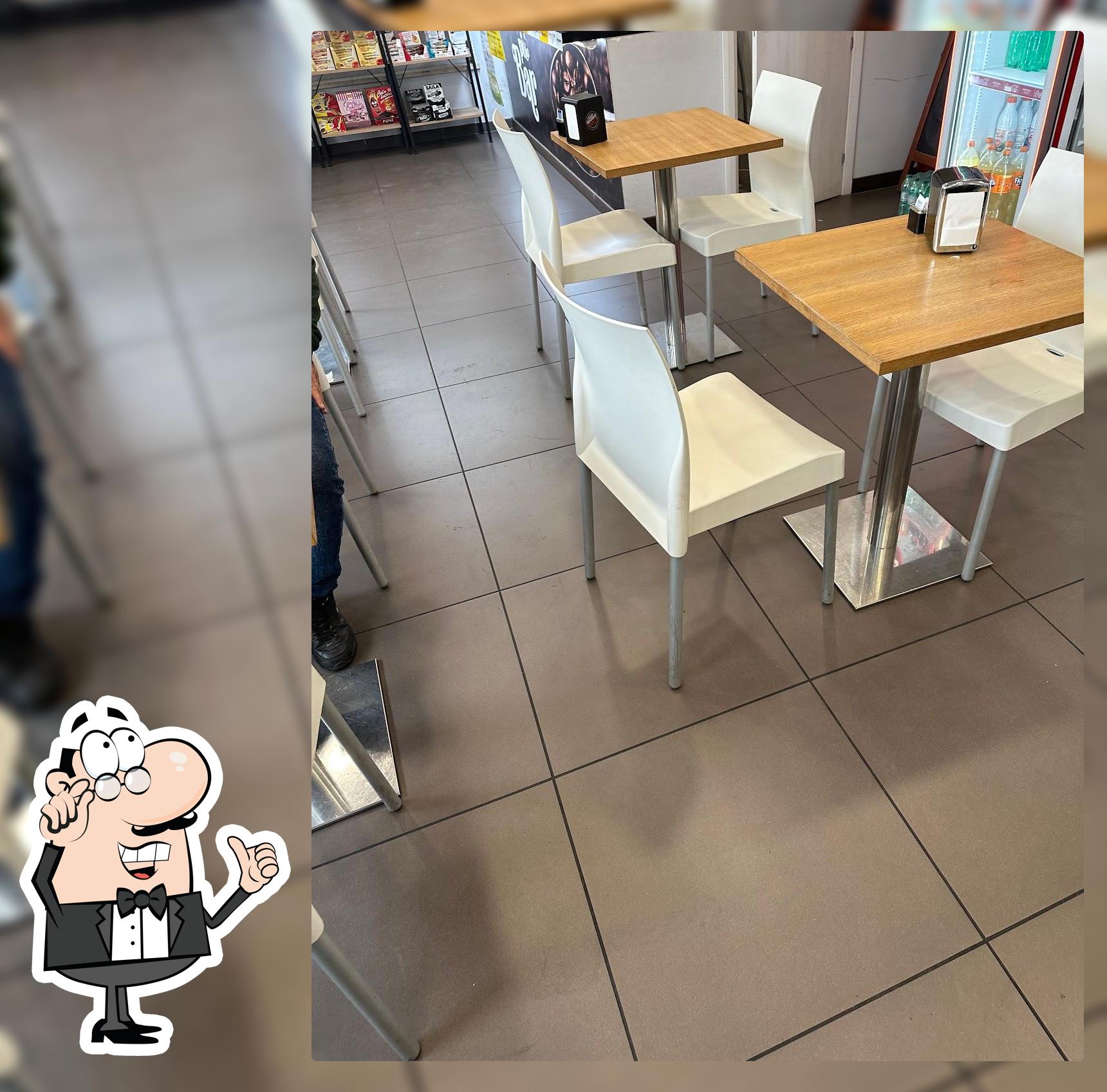 Gli interni di Più Bar