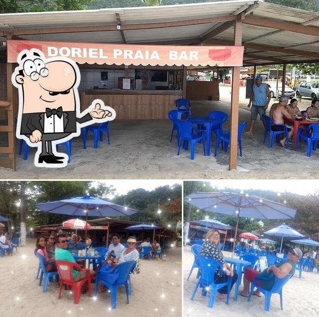 O interior do Doriel Praia Bar