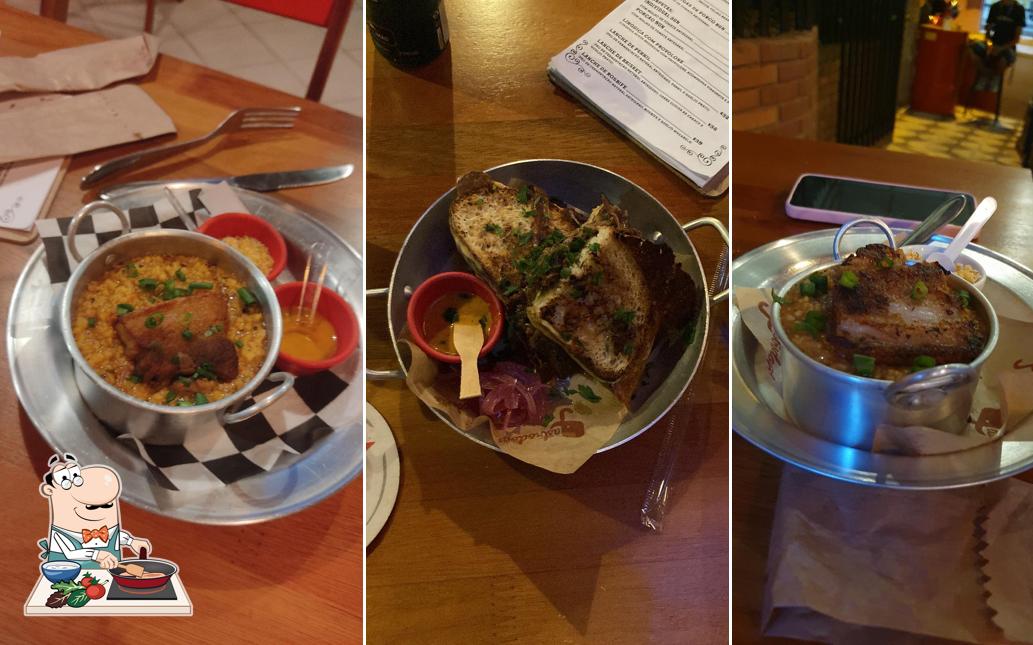 Curry de frango em Pé Vermeio Bar