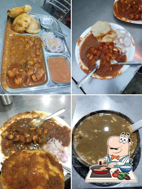 Chicken curry at Harmel Vaishno Dhaba