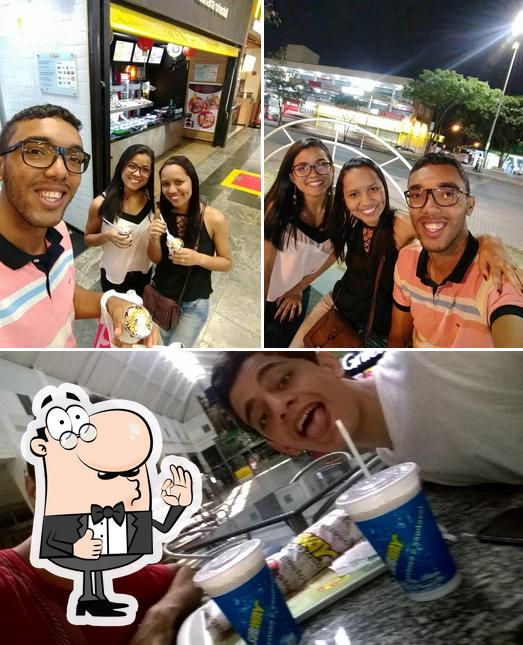 Look at this photo of Subway