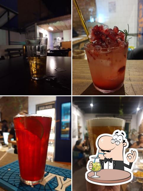 Tome uma bebida do menu