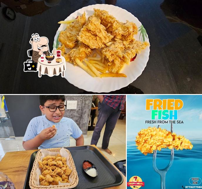 Food at CRISPY MEAL FRIED CHICKEN N FISH ADOOR