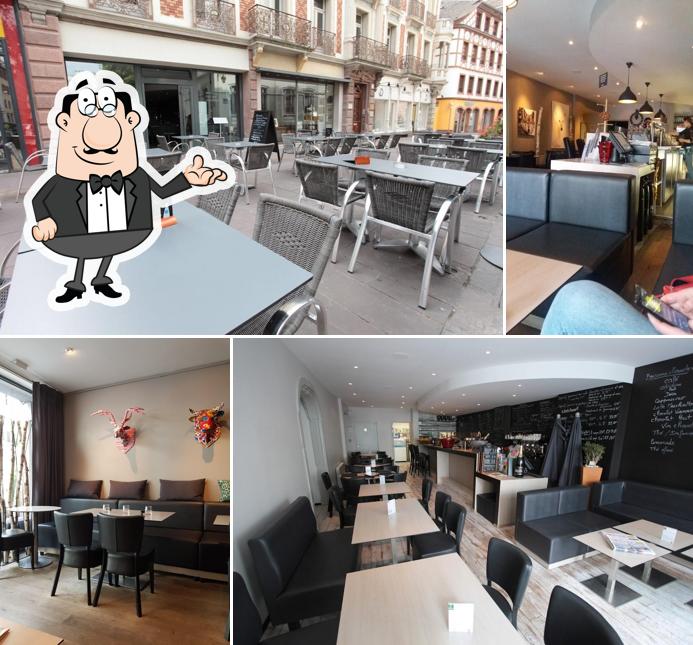 Installez-vous à l'une des tables de O2