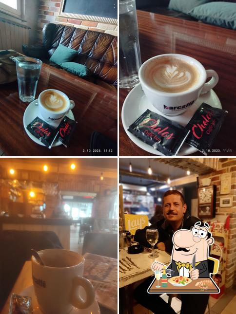 Dai un’occhiata alla immagine che presenta la cibo e bevanda di Caffe bar Chelos