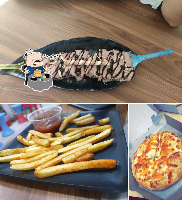 Food at HONEYCUBE TAWA ICE CREAM & Pizza CAFE