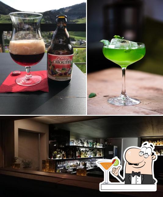 La immagine della bevanda e esterno di Palaver Bar