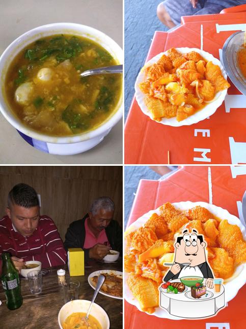 Sopa quente e azeda picante chinesa em Bar E Rest. Do Darcio