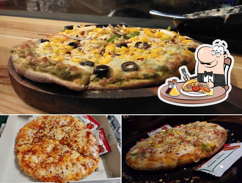 At Cafe Hash Tag Islampur, you can get pizza