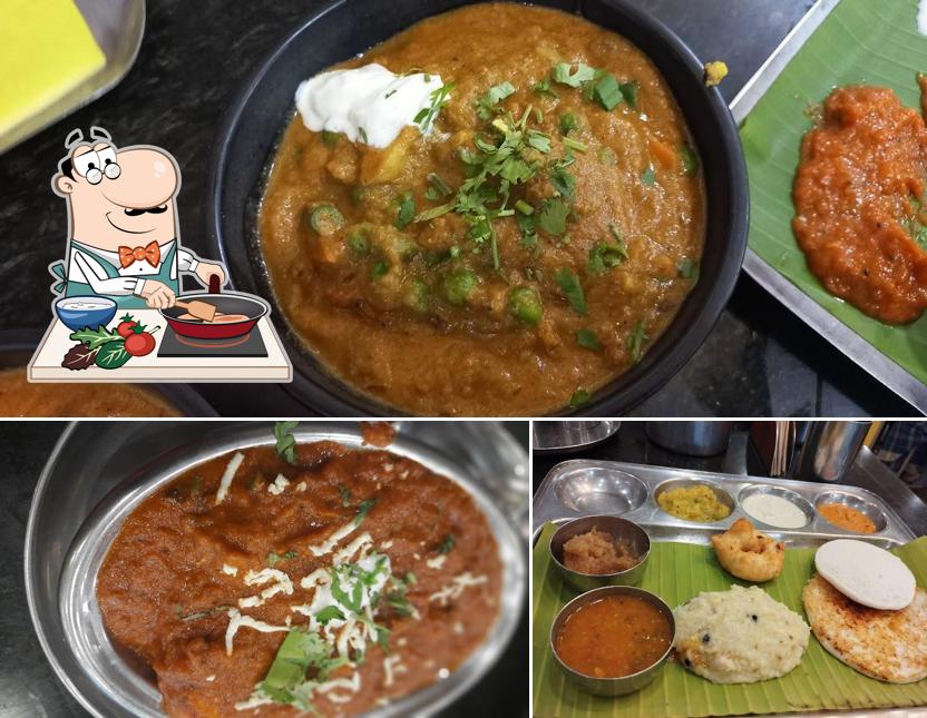 Chicken curry at Aswins Sweets & Snacks (Thiruverumbur - TRY)