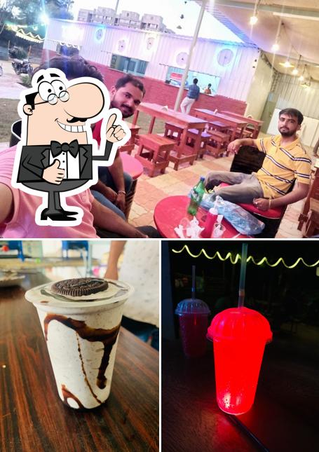 MOJ Cafe and Snacks picture