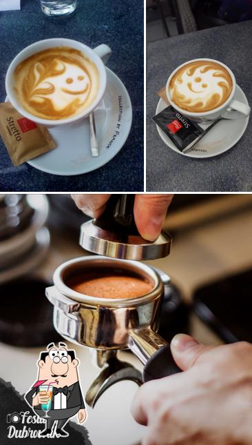 La immagine di bevanda e cibo da Retro caffe bar