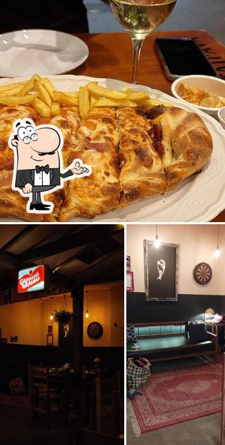 O interior do Calzer Bar