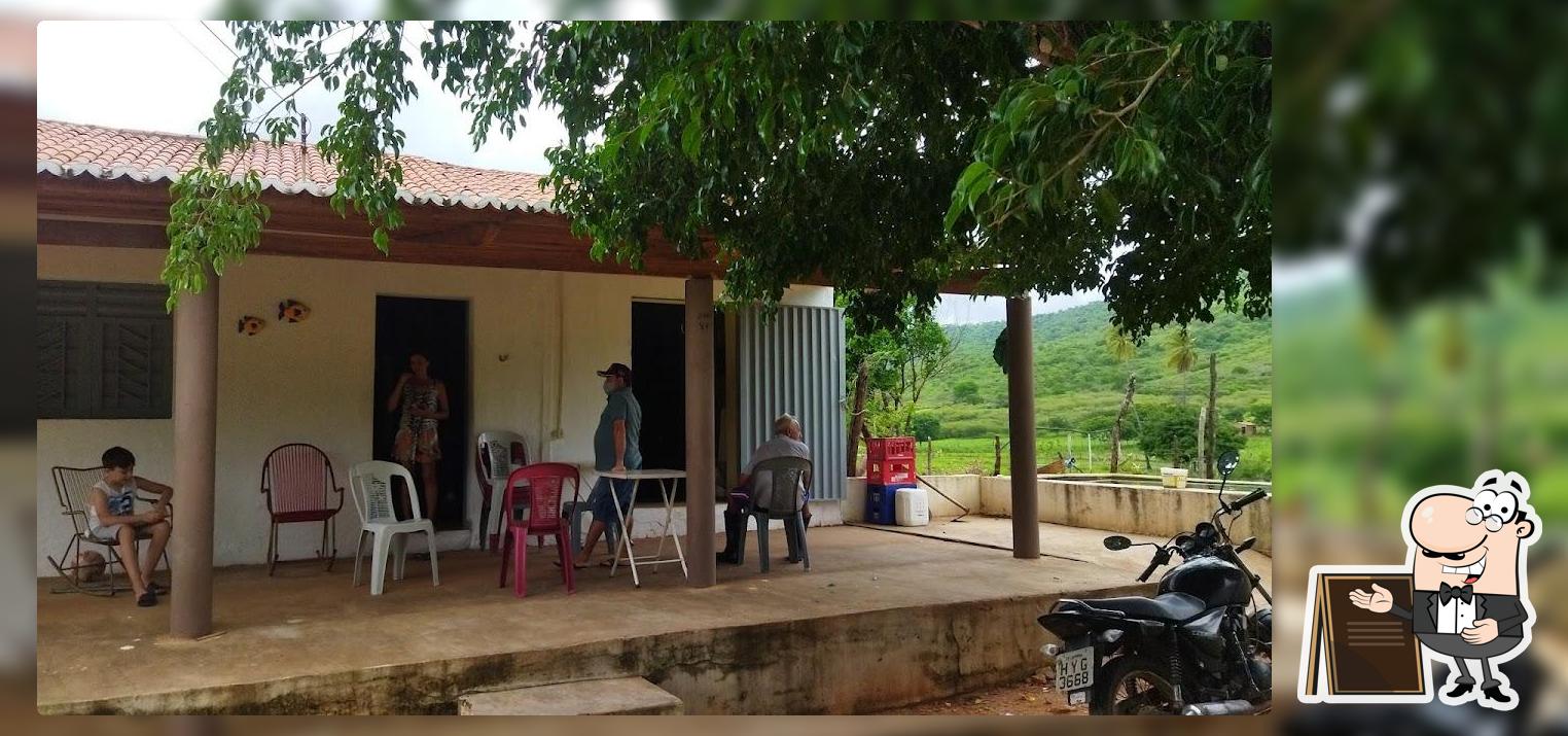 Você pode espairecer no na área externa do Mercado do Seu Valdecir