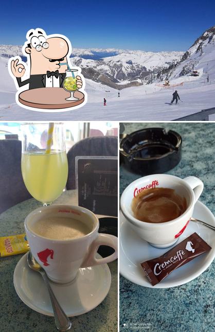 La foto di bevanda e esterno da Caffe bar Monte Paradiso