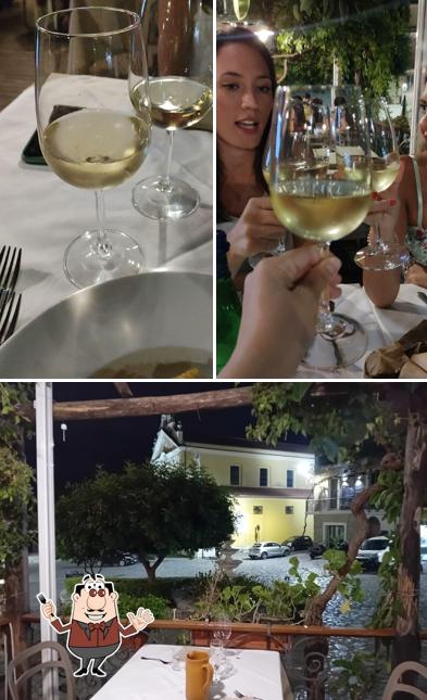 Antica Trattoria Valentone si caratterizza per la cibo e esterno