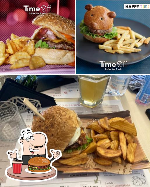 Prenditi un hamburger a Time Off - Bar & Pub San Marino