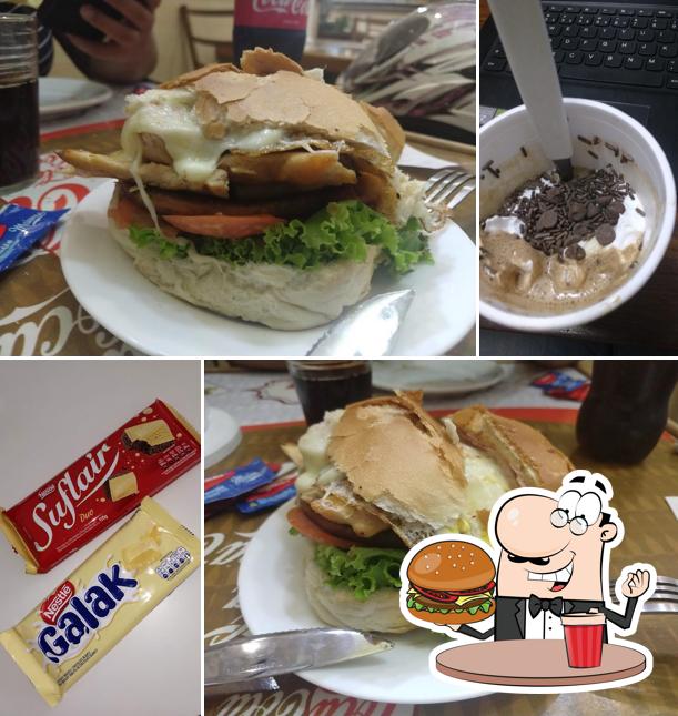 Consiga um hambúrguer no Padaria Paulista