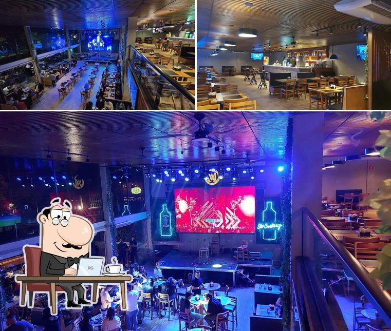 O interior do Armazém Maya Gastro Bar