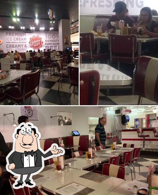 Veja imagens do interior do Johnny Rockets