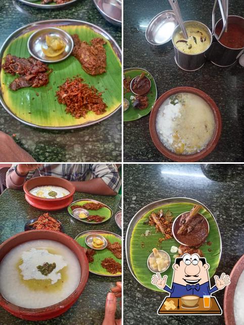 Clam chowder at Odamkolli Pazhankanji (ഒടംകൊല്ലി പഴങ്കഞ്ഞി)