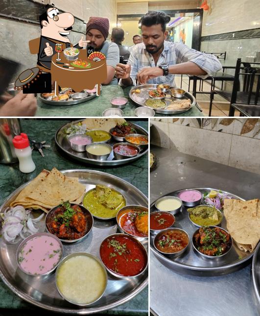 Food at हाॅटेल कृष्णा(साळोखे बंधु यांचे सुप्रसिद्ध व्हेज-नॉनव्हेज हॉटेल)