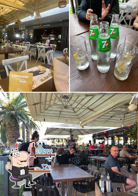 Dai un'occhiata agli interni di Pizza & Pasta Factory