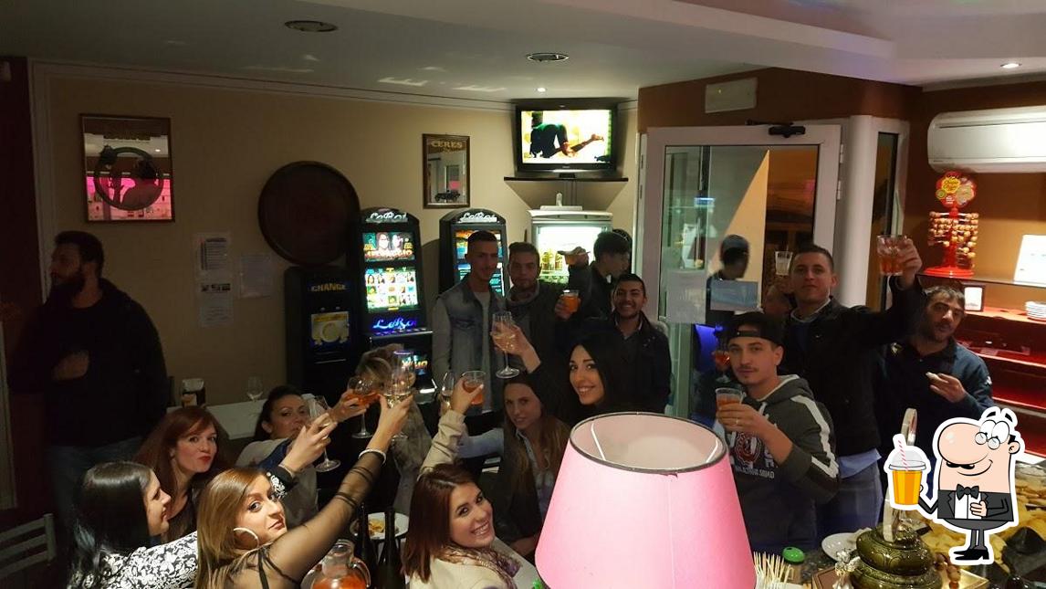 Goditi qualcosa da bere a Coffee Bar 5BIS