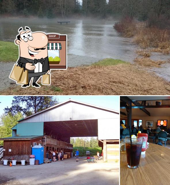 L’image de la extérieur et table à manger de Ranch Pub & Grill’s