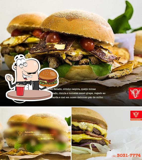 Experimente um dos hambúrgueres disponíveis no Bull Garage BBQ