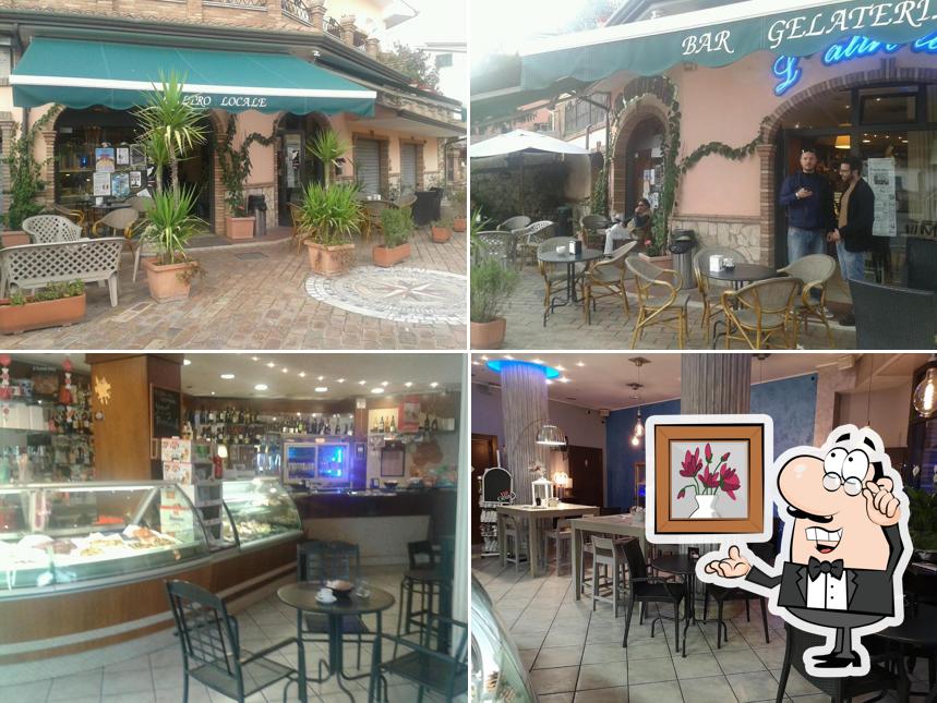 Siediti a un tavolo di L'altro Locale