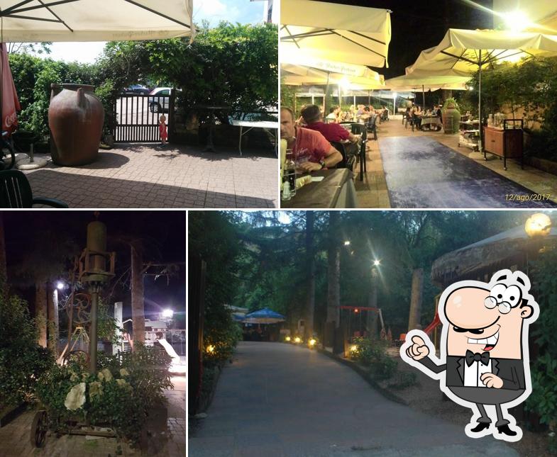 Guarda gli esterni di Ristorante Pizzeria Ranch Rocce Rosse