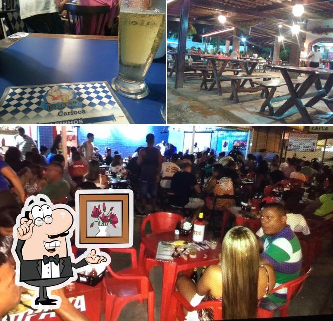 Sente em uma das mesas no Boteco Carioca Bar no Janga em Paulista PE